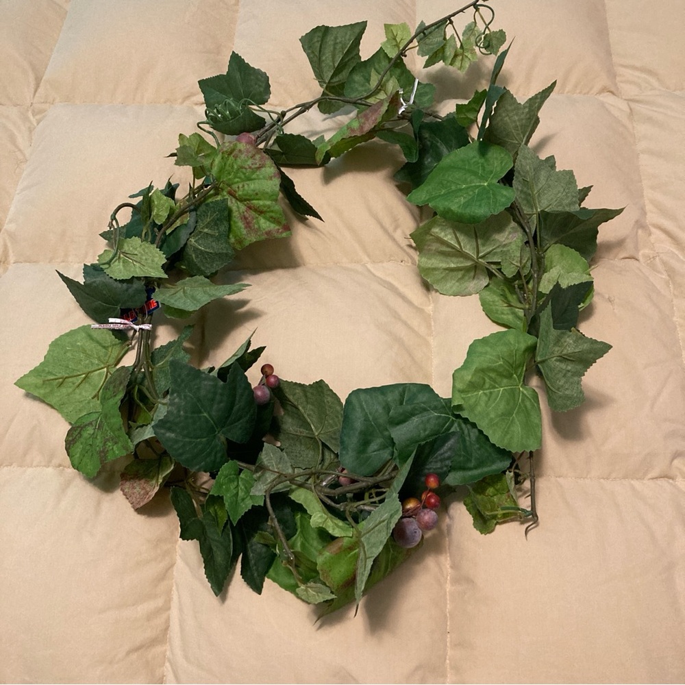 Vintage Old Time Pottery 6’ Grape Leaves & Small Clusters Garland